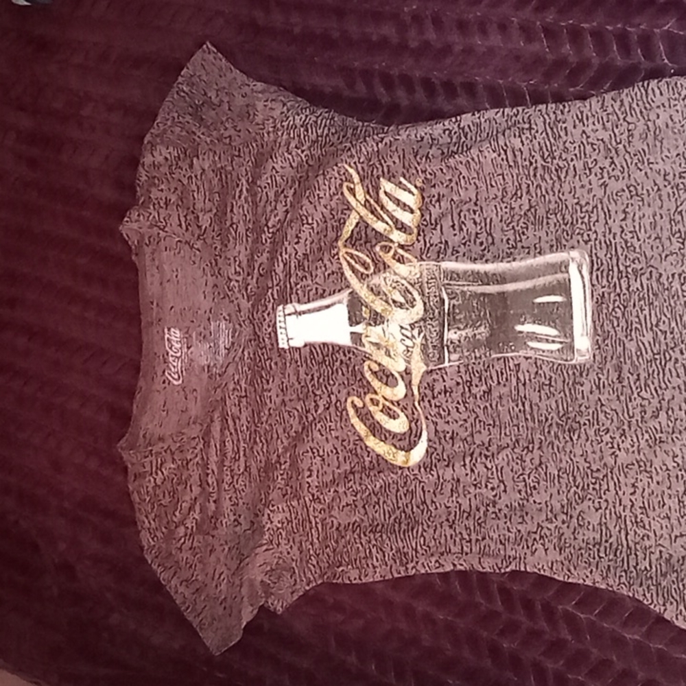 Black gold and gray Coca-Cola tee